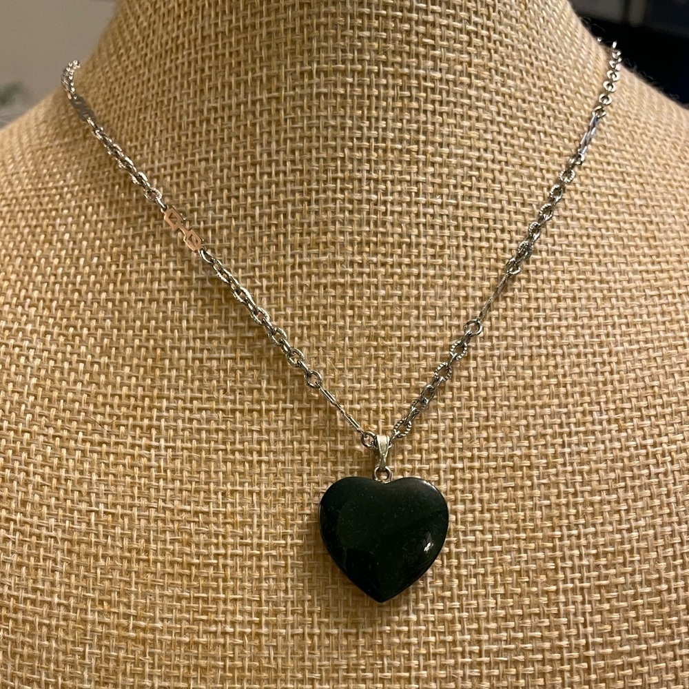 Black heart stone pendant necklace, unique chain.